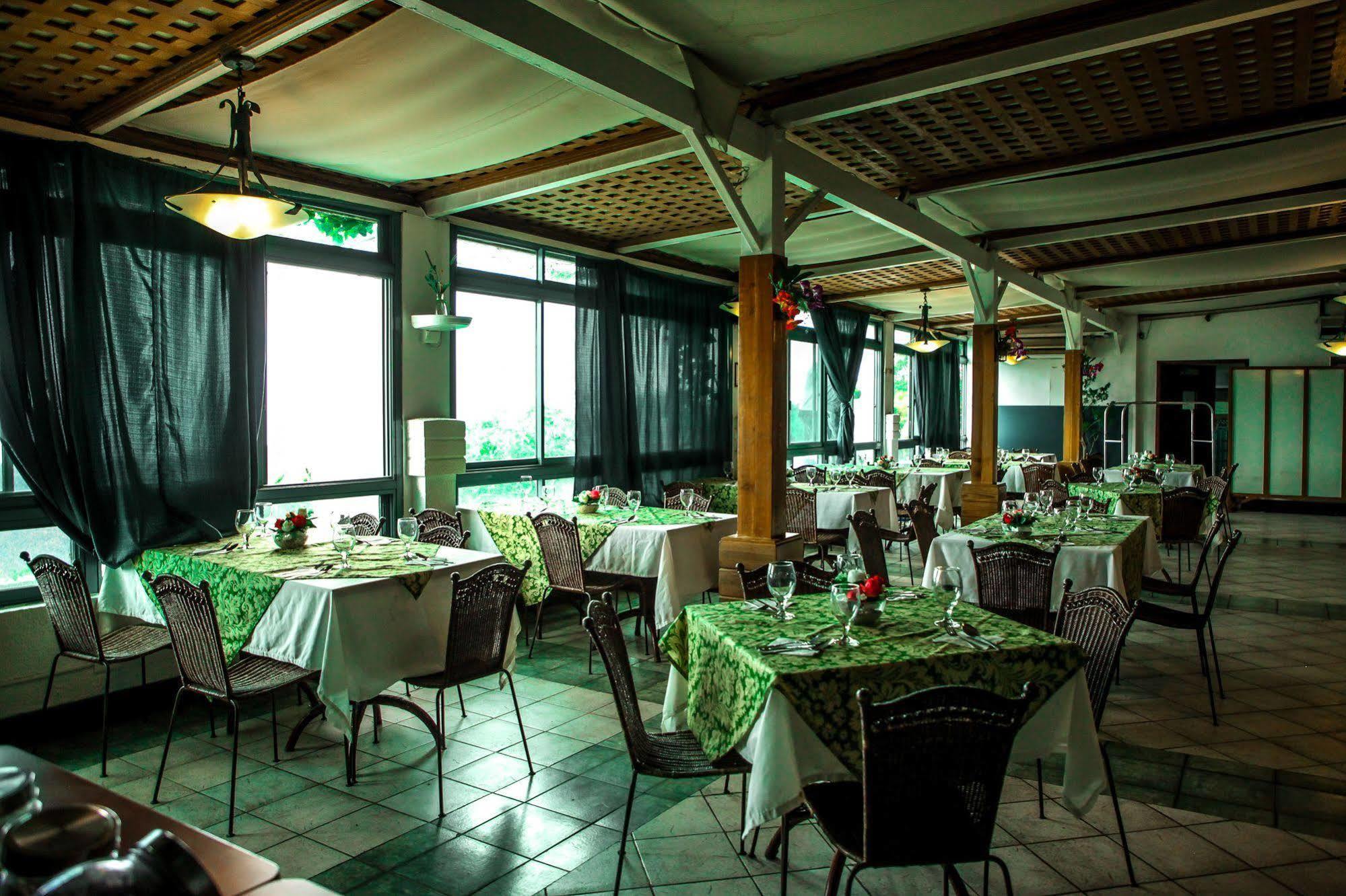 Days Hotel Tagaytay Tagaytay City Kültér fotó